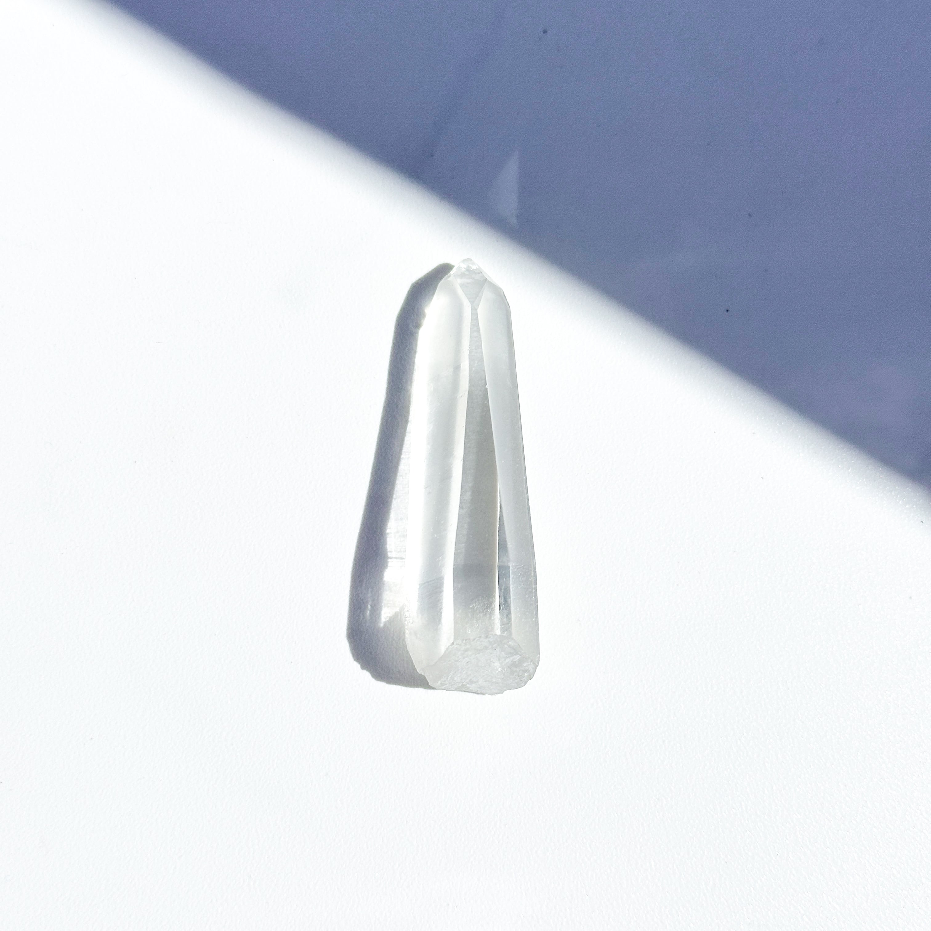ゼッカ産クリアクォーツ ポイント 原石92 ◇ Clear Quartz ◇天然石・鉱物・パワーストーン・インテリア