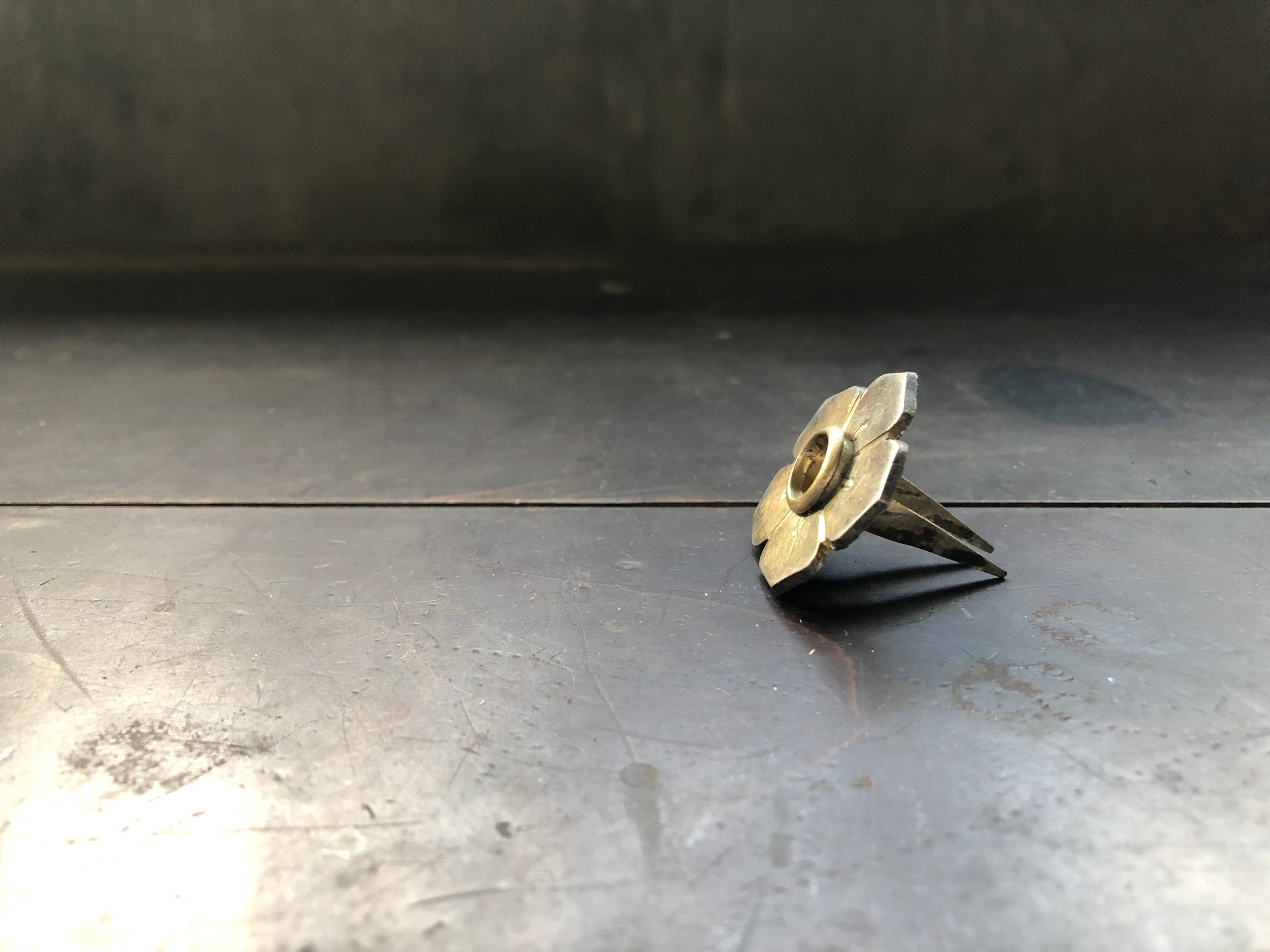 タンス鍵穴飾り 花 昭和レトロ DIY 金物 ヴィンテージ | 昭和レトロ