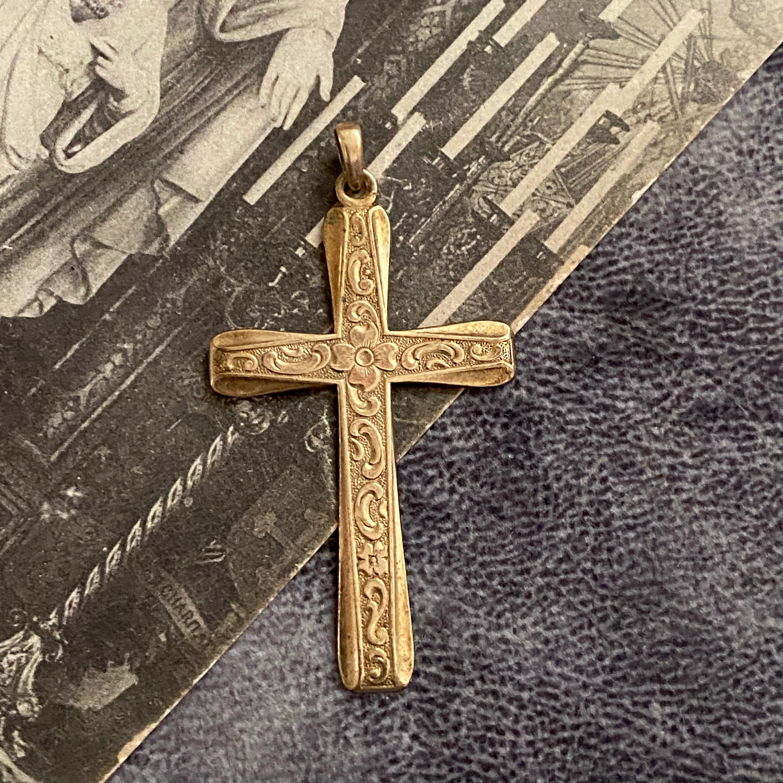 アラベスク調彫刻クロス【Fleur de Foi（信仰の花）】 | Antique