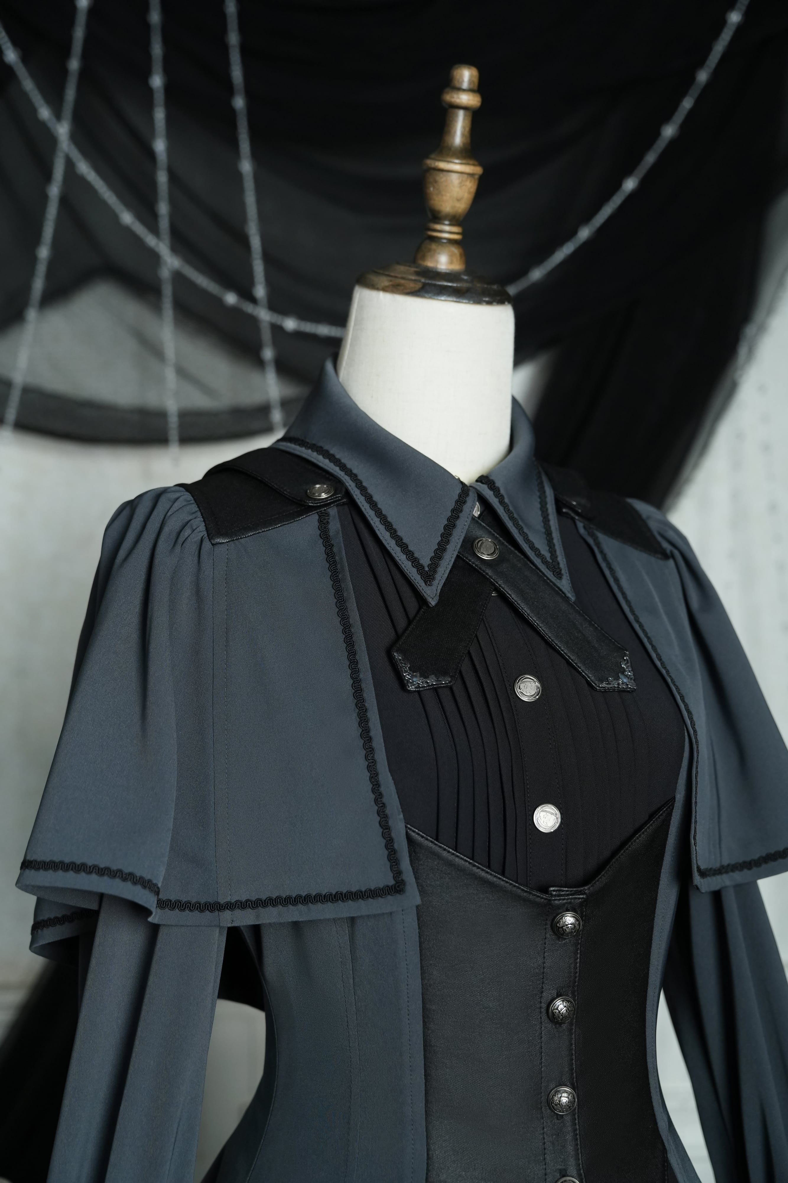 帝黒式典 ケープ付ロングワンピース | HoshibakoWorks