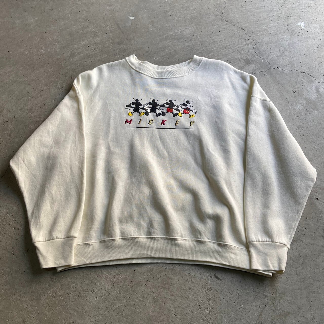 90年代 ディズニー ミッキーマウス キャラクタープリント ロゴ刺繍 スウェットシャツ メンズl相当 レディース 古着 90s ビンテージ ヴィンテージ Mickey Co トレーナー ホワイト 白 スウェット Swe30 Cs2212 50 Cave 古着屋 公式 古着通販サイト