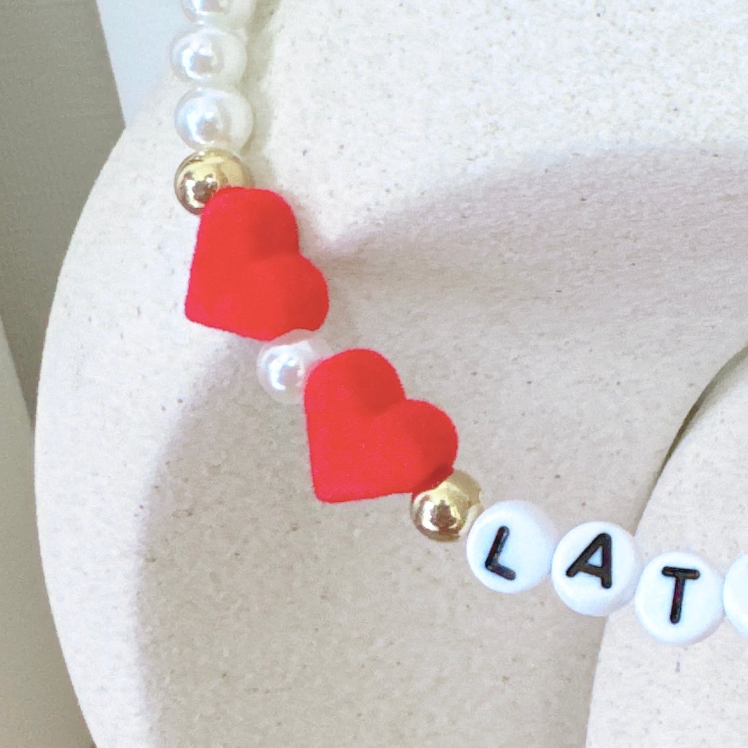 小さな赤いハートお名前ネックレス