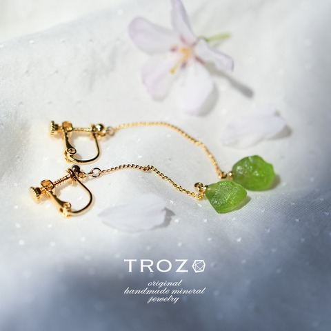 ペリドット 【034 SAKURA Collection】 ペリドット 鉱物原石 イヤリング 天然石 アクセサリー (No.3084)