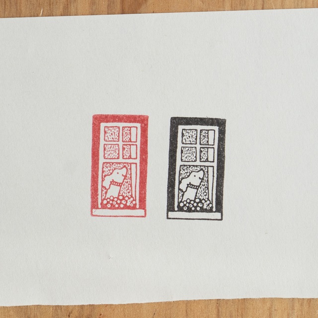 S-037  窓に犬