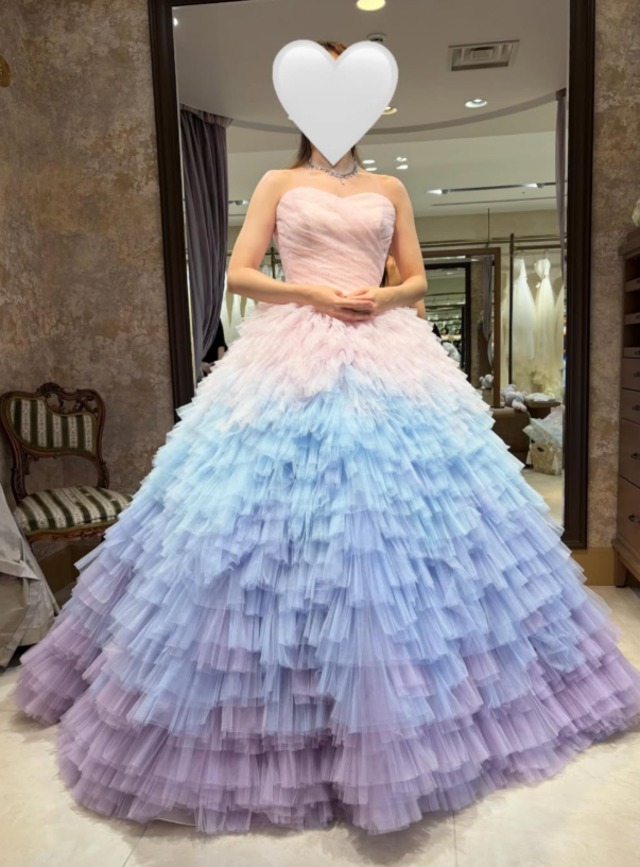 ウェディングドレス 爽やかで優しいブルー キラキラグリッターチュール