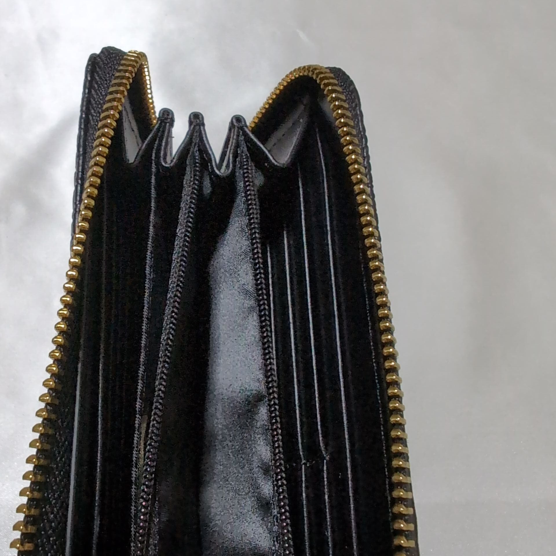 ヴィヴィアンウエストウッド ラウンドファスナー長財布 エンボス