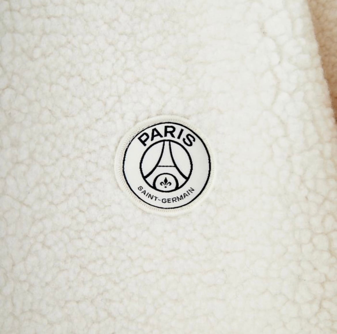 パリ・サンジェルマン ボアジップフーディ ￥22,800(25,080)