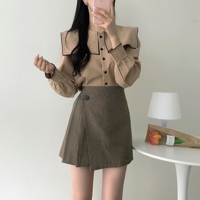 セットアップ トップス スカート ブラウス ミニスカート ラップスカート ミニ丈 袖あり 長袖 ラウンドネック 襟付き 大きめ襟 ハイウエスト 前開き 上下セット 2点セット ツーピース お得 かわいい おしゃれ お洒落 ラブリー キュート ガーリー 存在感 柄 春 秋 冬 ロングシーズン 10代 20代 レディース 女性用 女の子 学生 デート お出かけ 女子会 休日 ショッピング ランチ 着回し 普段使い 重ね着 韓国 韓国系 オルチャン 楽ちん モテ 美脚 脚長 スタイルアップ S M L XL