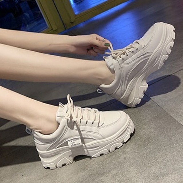 ダッド スニーカー 厚底 スポーティー ホワイト シューズ 美脚 かわいい 大人可愛い カジュアル おしゃれ お洒落 かっこいい スポーティー メンズライク ボーイッシュ クール 存在感 白 ホワイト ベージュ 無地 10代 20代 30代 40代 デイリー 普段使い 韓国 韓国系 オルチャン ファッション コーデ モテ トレンド 流行 インスタ映え 休日 スポーツ 運動 ジム アウトドア イベント お買い物 学生 通学 デート お出かけ