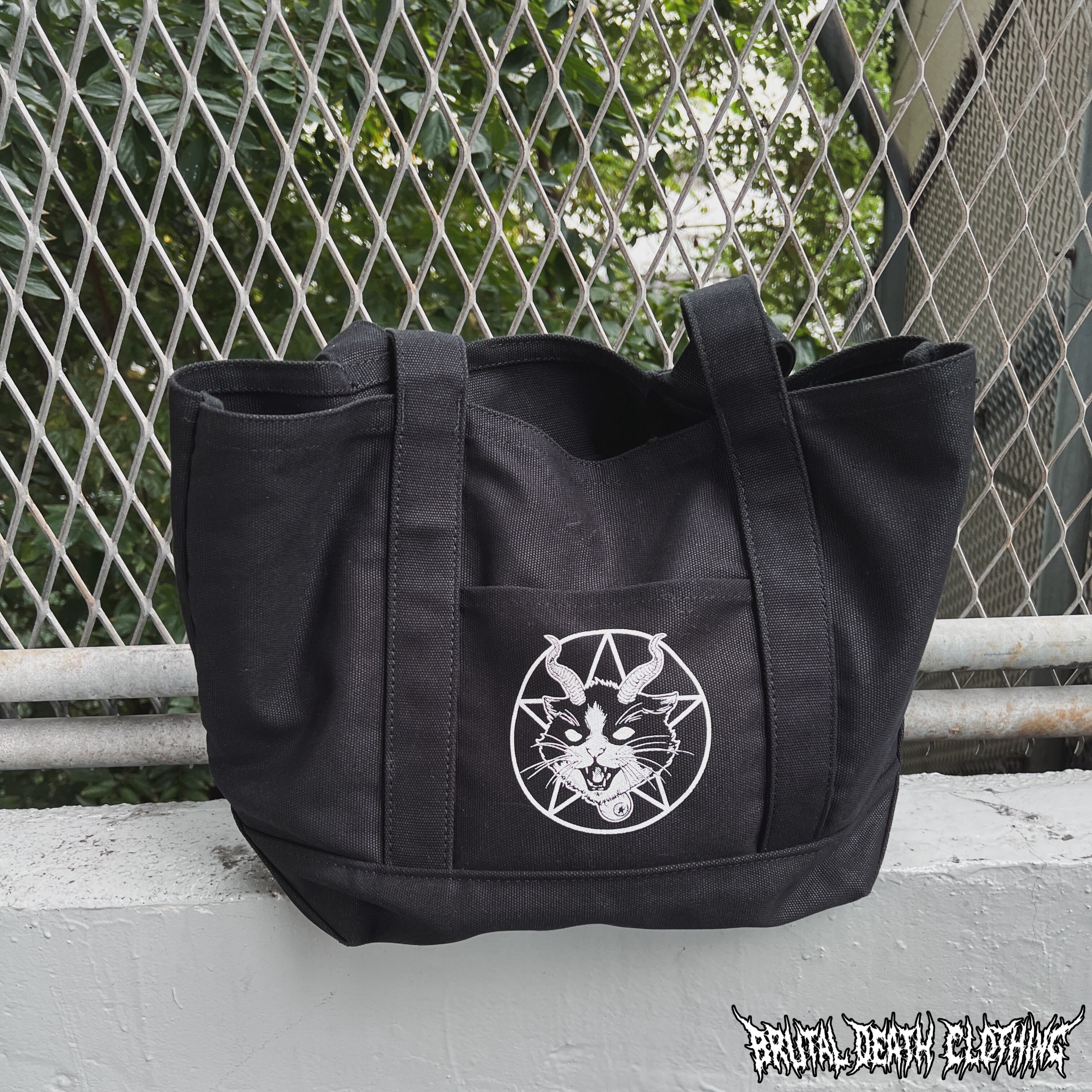 Infernal Cat Tote Bag / 地獄猫トートバッグ（缶バッジ付き