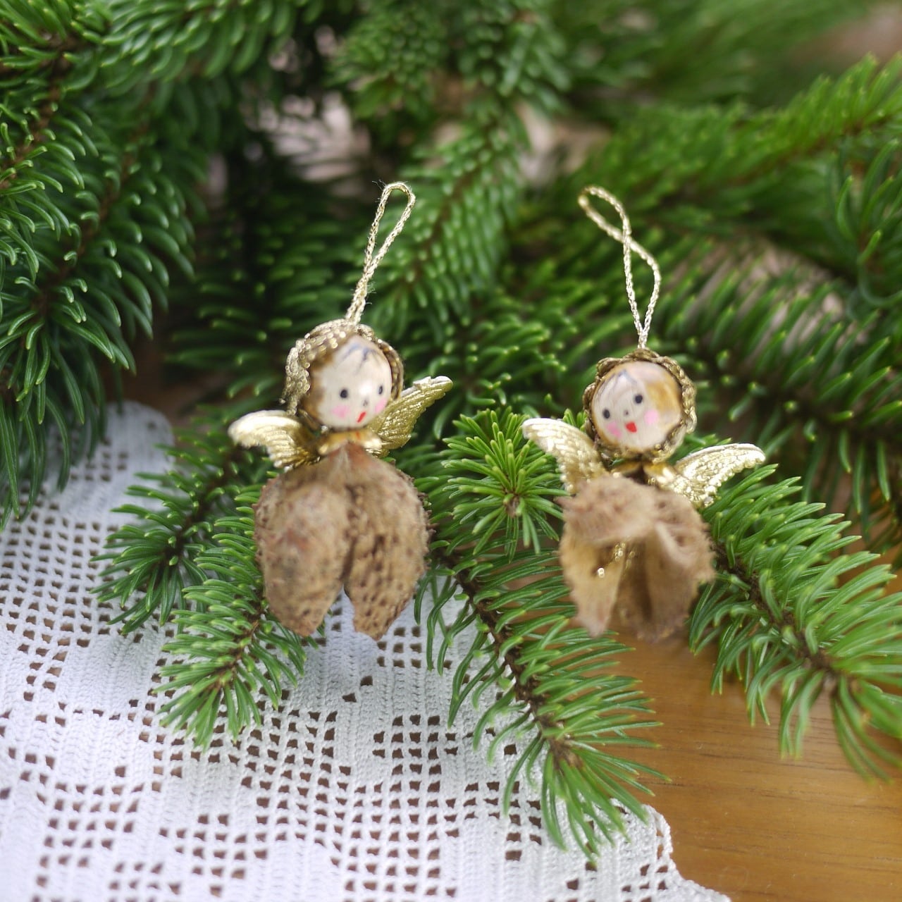 木の実オーナメント ブナの天使2人 bucheckern hülsen