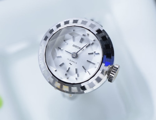 【ビンテージ時計】1973年10月製造　セイコー指輪時計　日本製　当時の定番モデルになります　【デッドストック品】