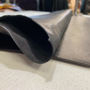 ひつじ革　くろ【約40ds / 約0.6mm厚】L11F-065