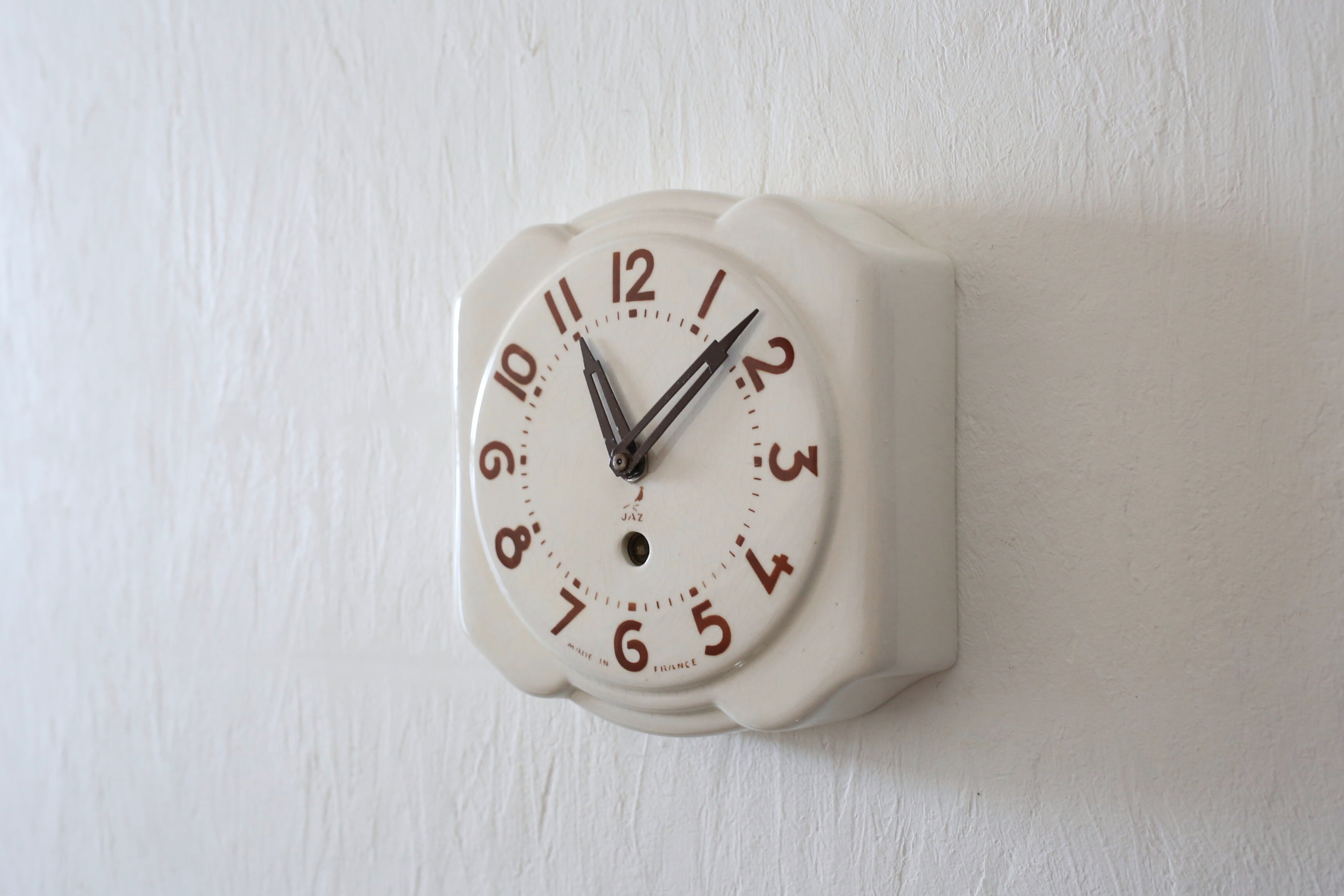 フランス アンティーク ヴィンテージ JAZ 陶器 壁掛け時計 『SARRIC』(単3電池式クォーツ交換済)N-06353