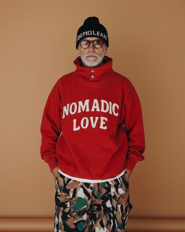 残り僅か | NOMADIC High Neck Sweat-Red