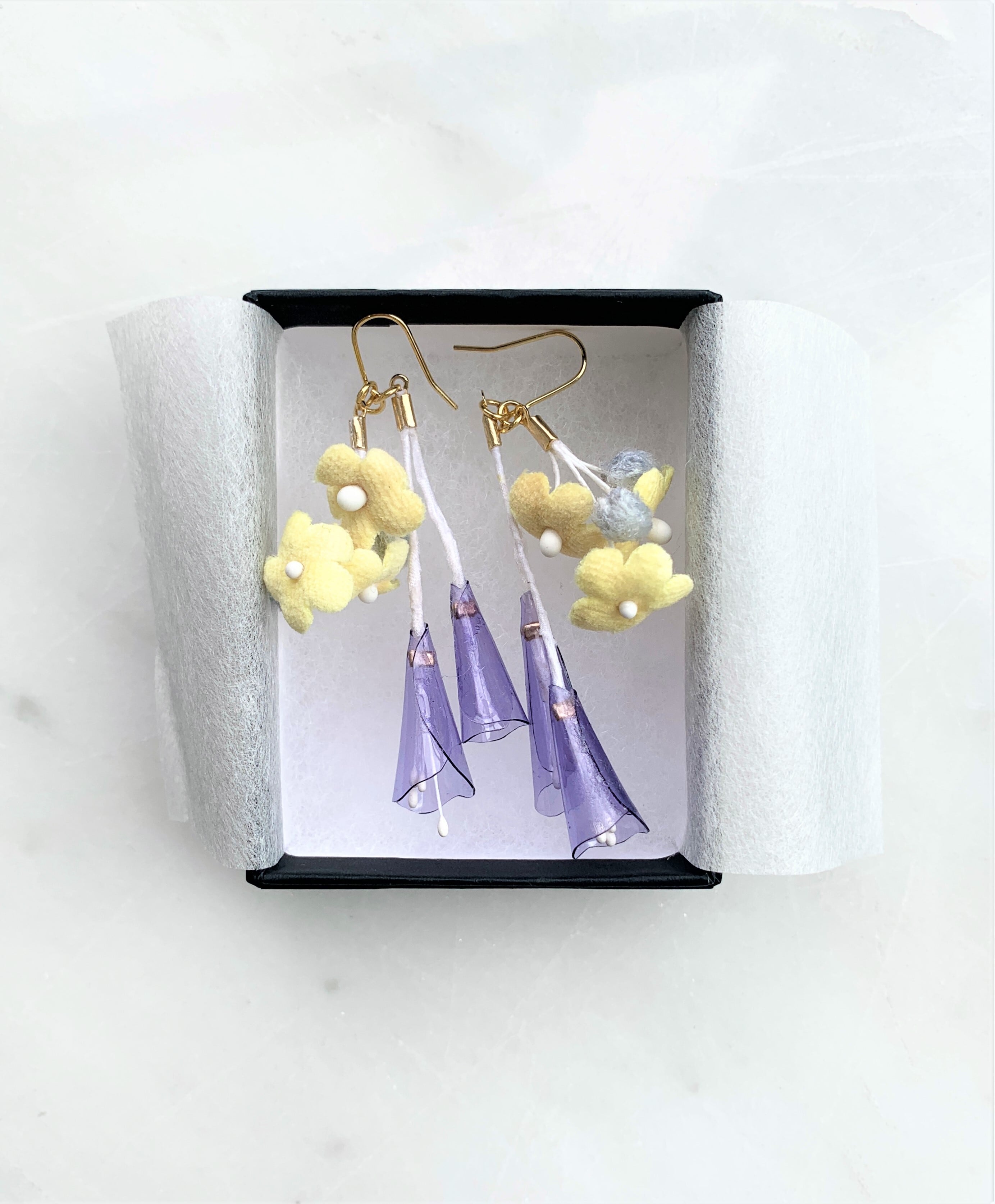 PVCフラワーのピアス/イヤリング yellow×violet | PAY ID