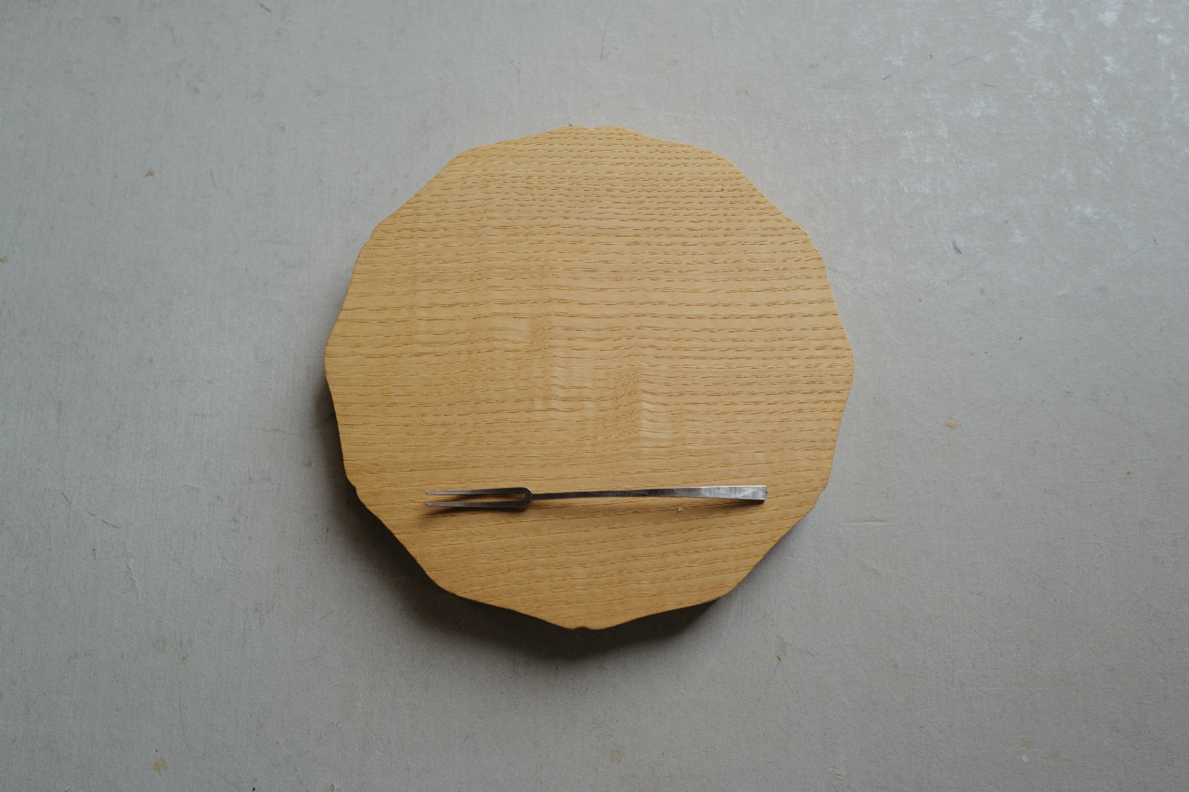 加藤良行 26.輪花丸平皿 | 陶屋なづな