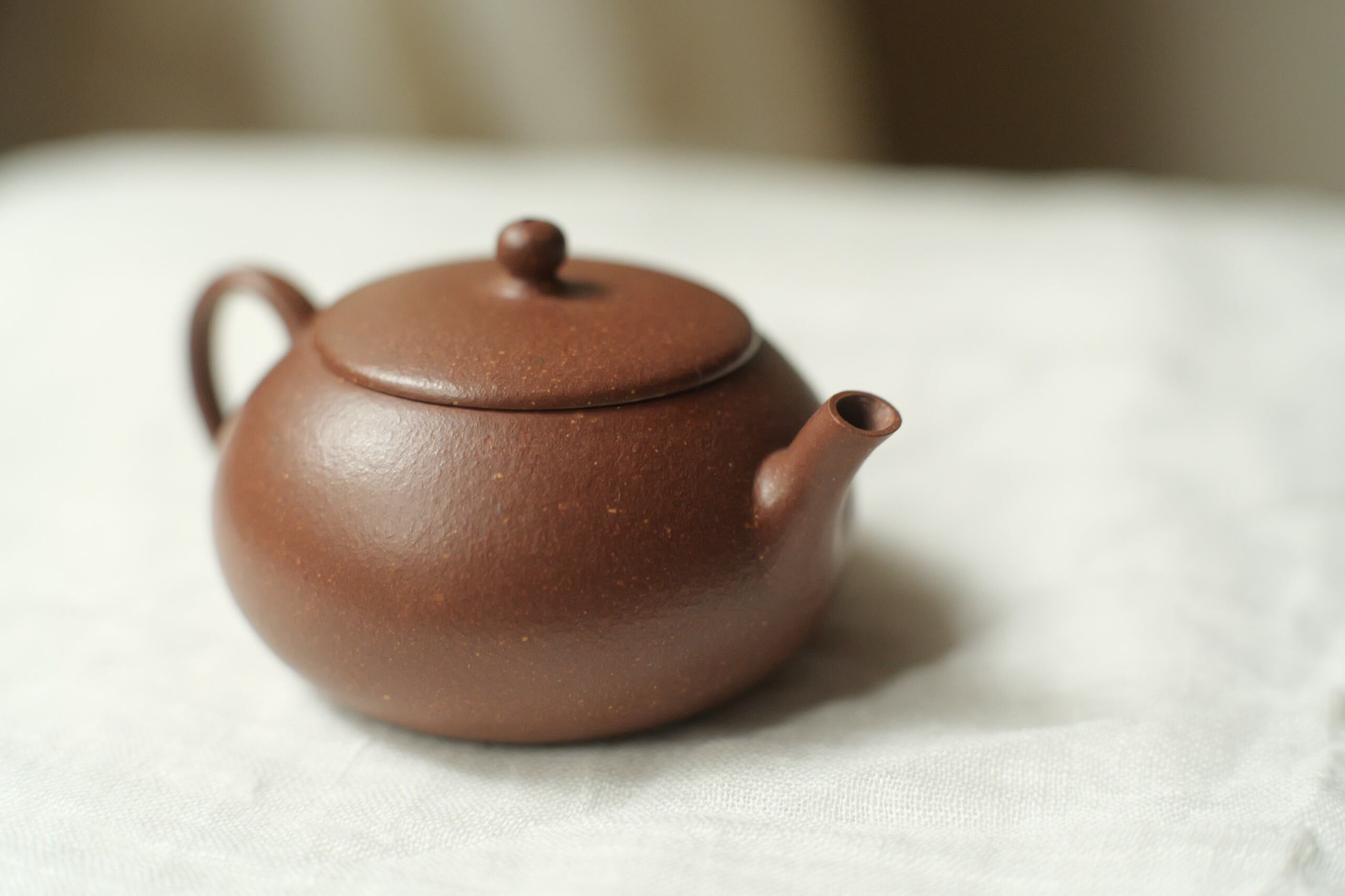 宜興紫砂壺「蓮影」（90cc）・宝山降坡泥（張小小） | 北白川糕糰店