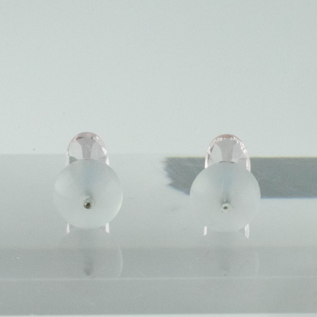 モルガナイト　チタンポストピアス