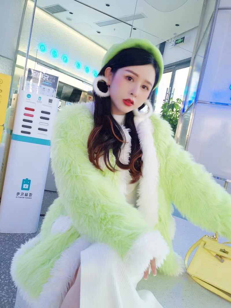 蛍光グリーン ファーコートとパンツセット 黄緑 緑 グリーン ネオン 蛍光 ファー コート ゴージャス アウター