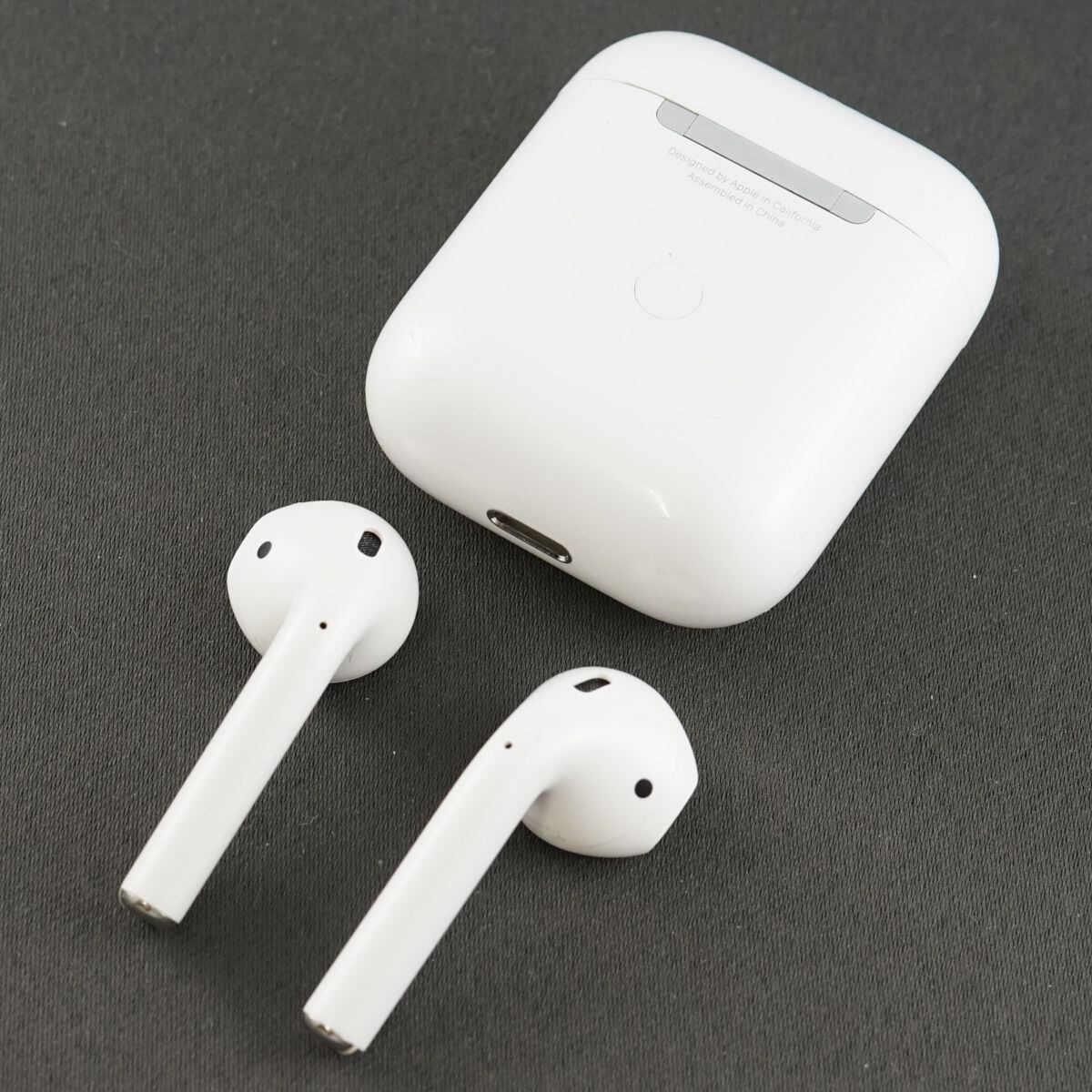 Apple AirPods 第2世代 ワイヤレスチャージングケース