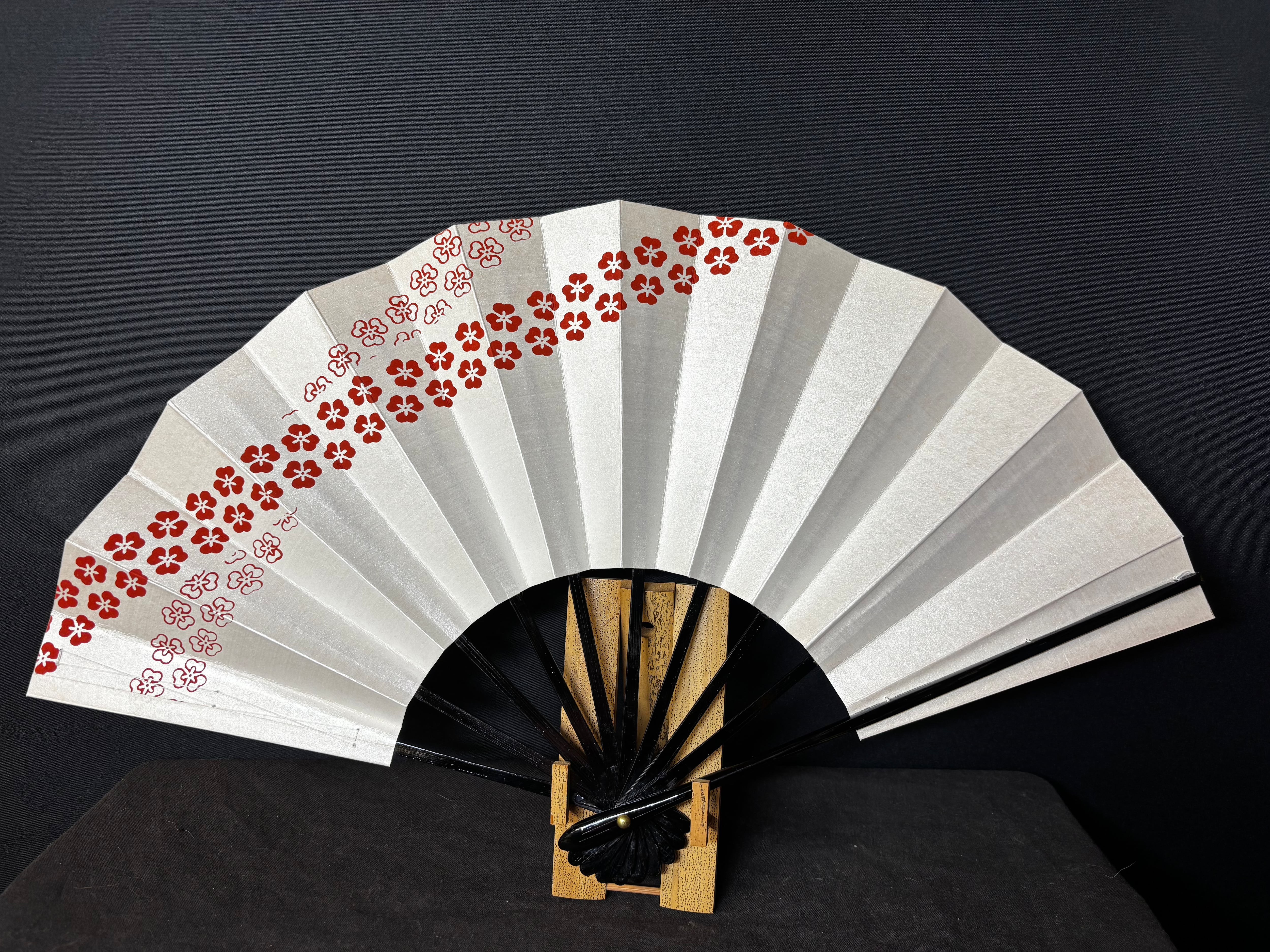 舞扇子 青色麻の葉柄 パール地 けし骨【JN015】 | 順扇堂オンライン