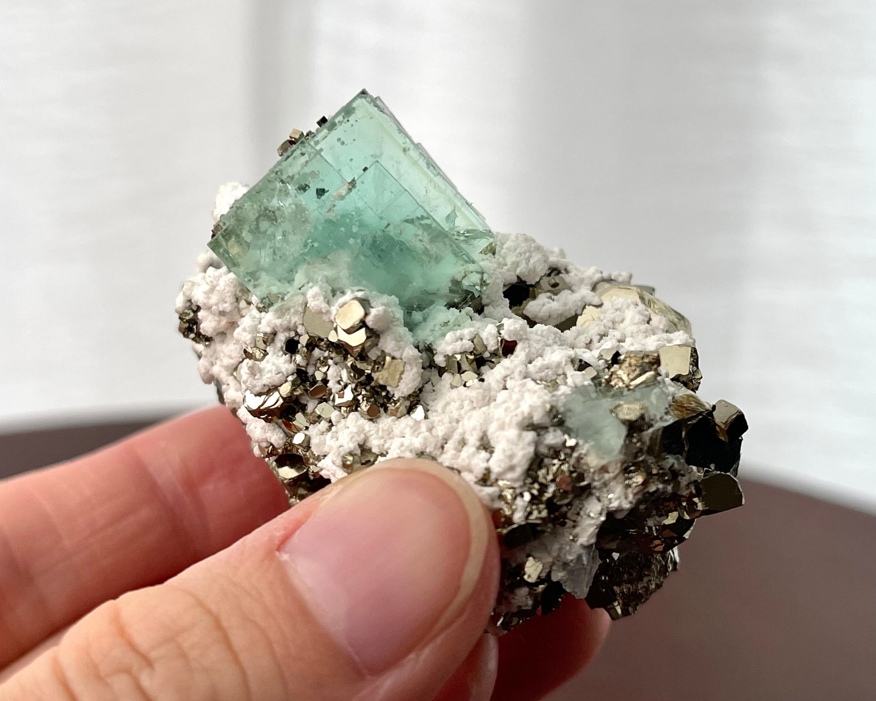 フローライト / カルサイト / パイライト【Fluorite on Calcite with