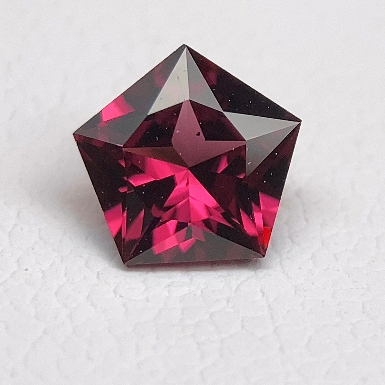 ロードライトガーネット 0.593ct 赤紫色 簡易ソーティング付き r-0384