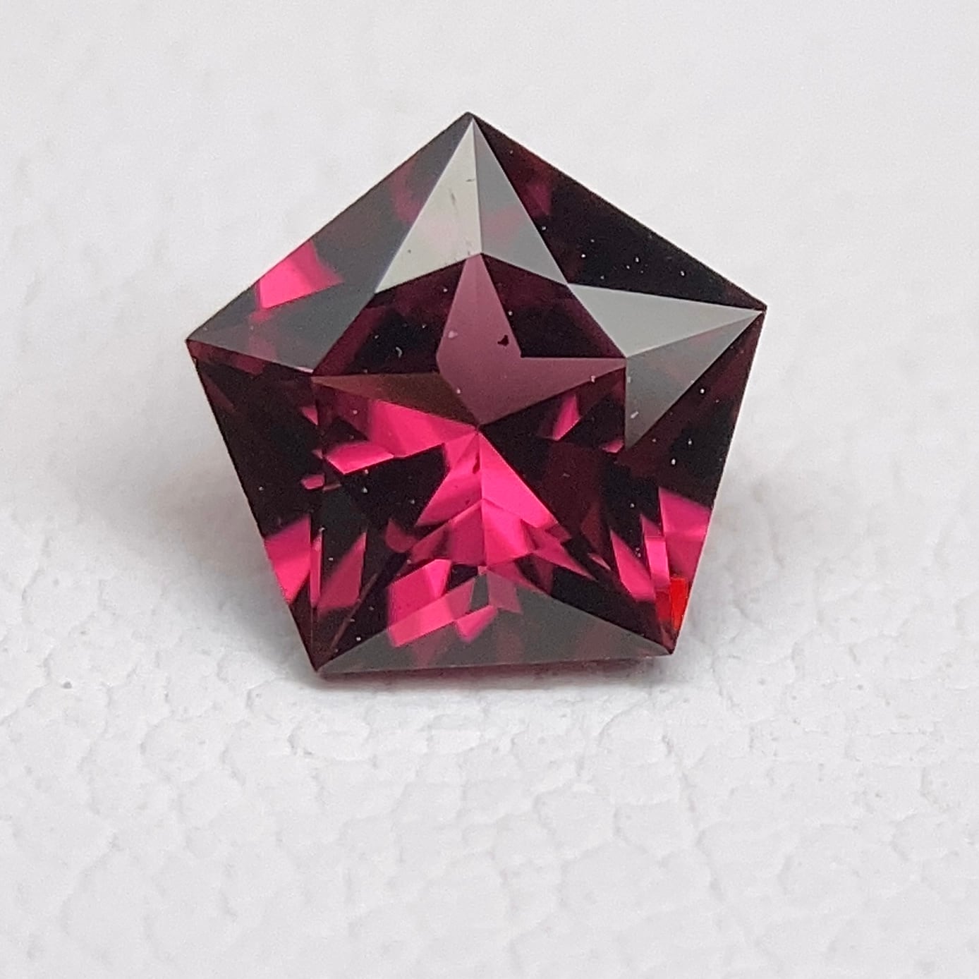 ロードライトガーネット 0.593ct 赤紫色 簡易ソーティング付き r-0384