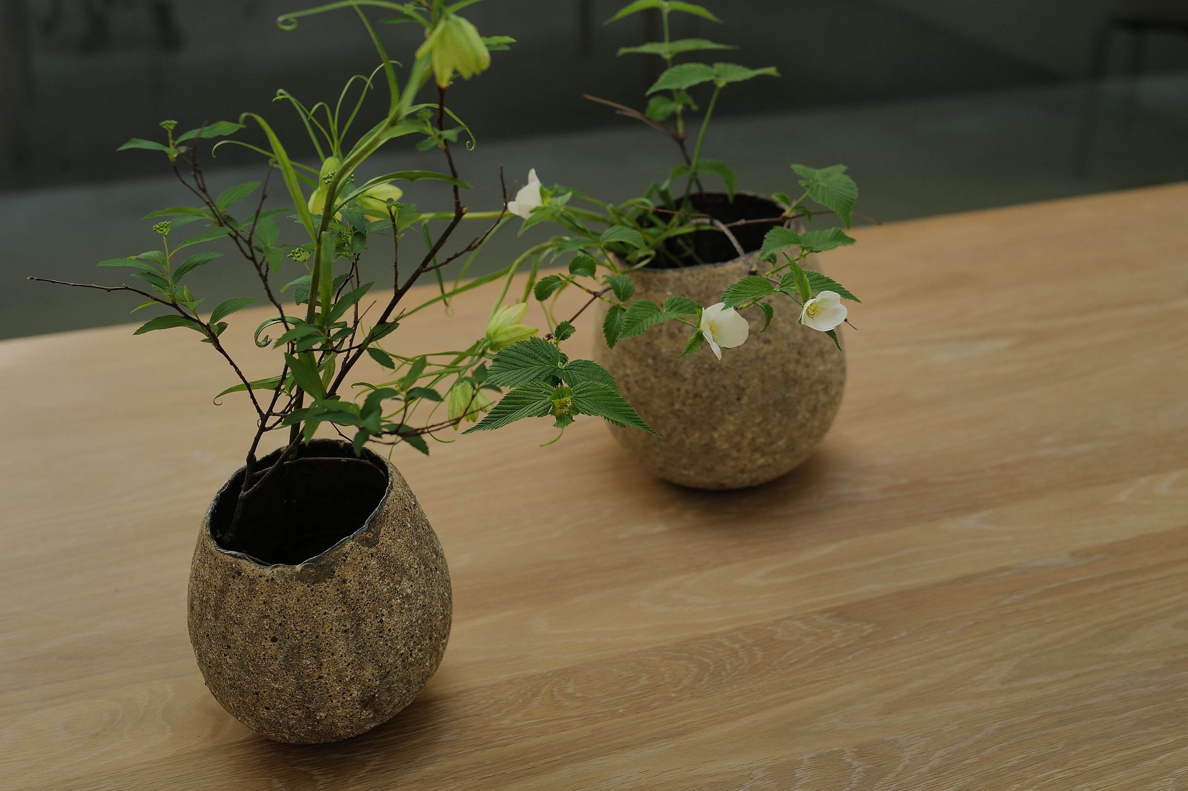 村上躍　花器　白灰化粧花器 村上 躍 82. 白灰化粧花器 | 陶屋なづな