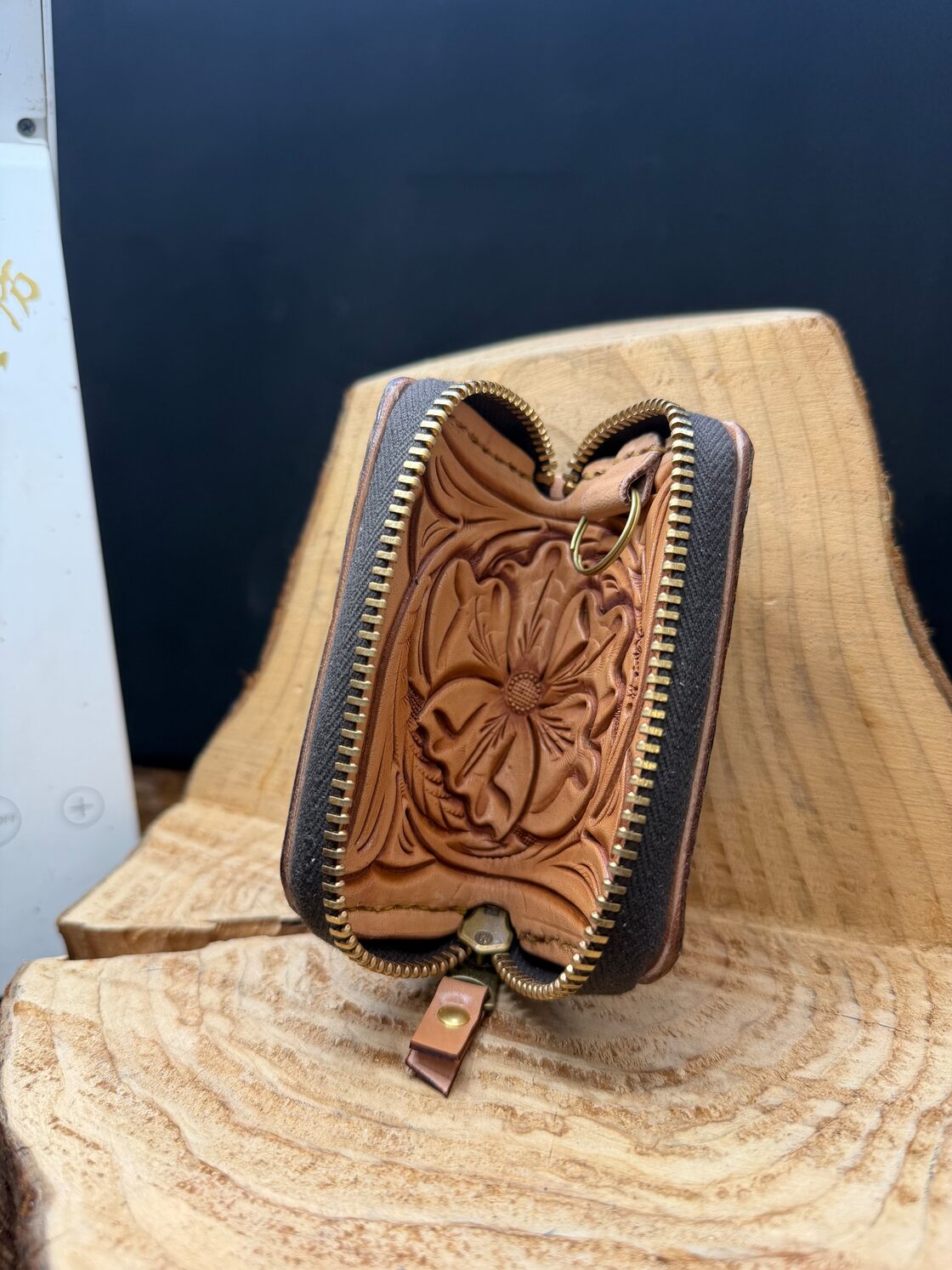 極美品✨イルビゾンテ 二つ折り 財布 クロコ型押し ロゴ刻印 ダーク 