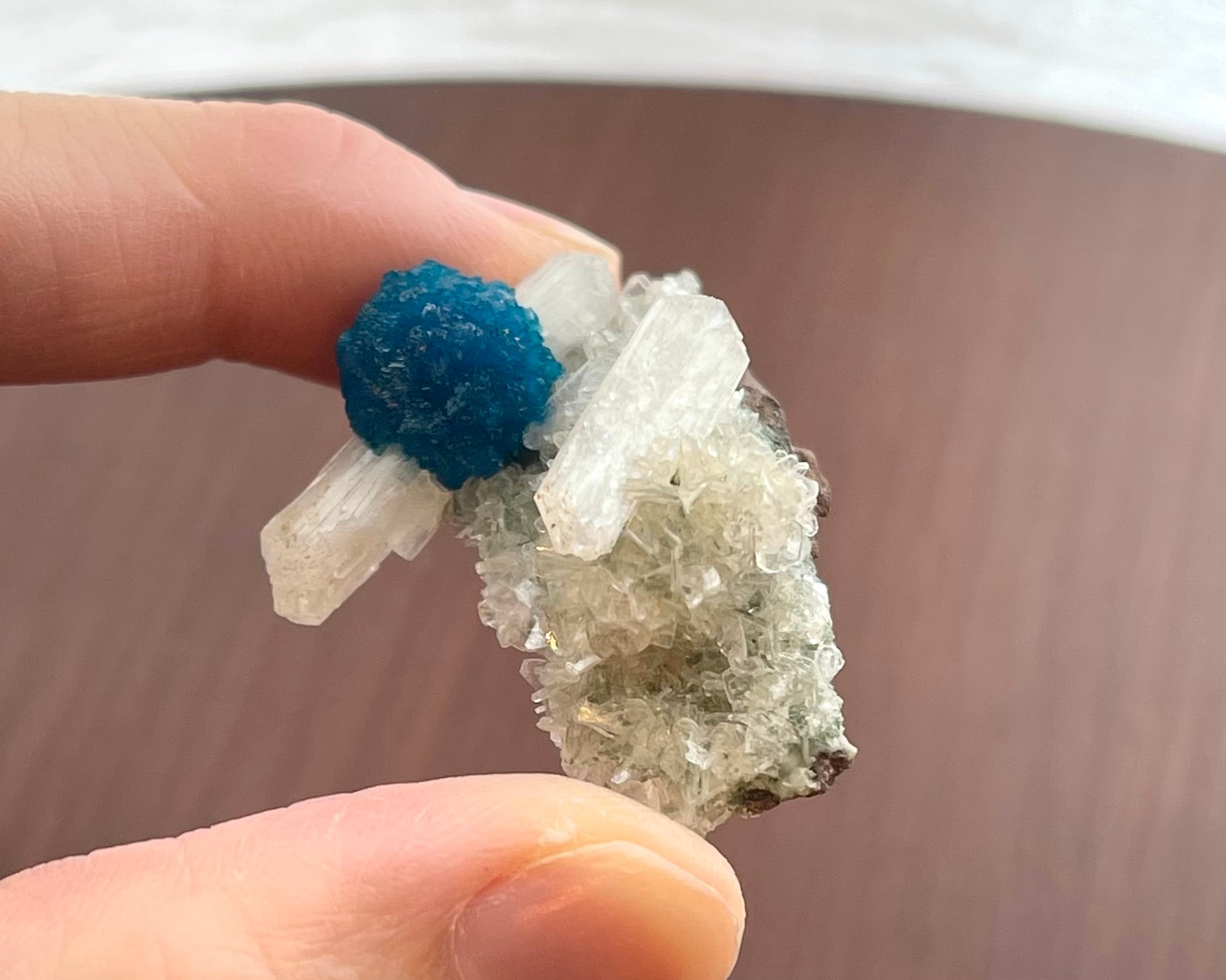 カバンサイト / スティルバイト【Cavansite on Stilbite】インド