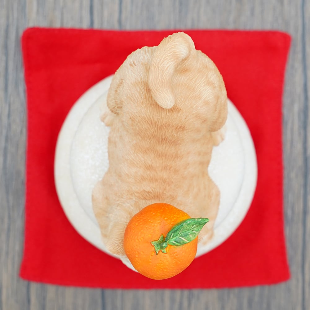 猫オブジェ(鏡餅飾り)茶トラ猫 | マスノヤ衣料品店・マスノヤ猫雑貨店