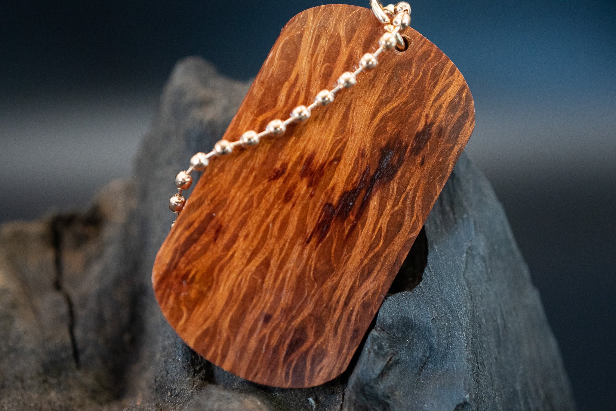 強さと美しさの象徴】 シーオーク ドッグタグ 木象嵌 十五夜きつね