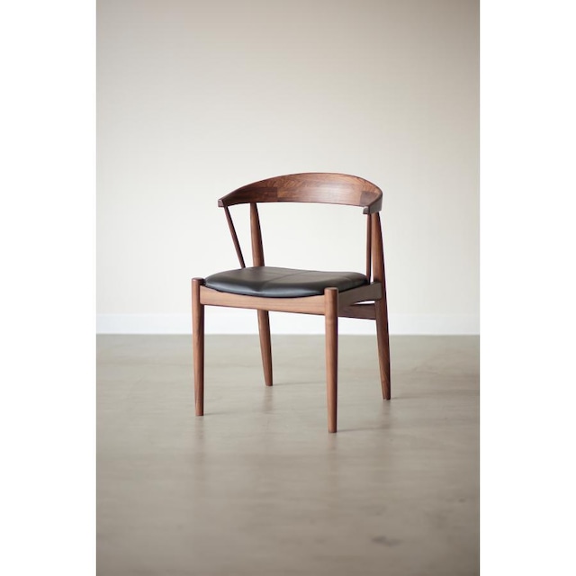 ダイニングチェア おしゃれ 北欧 ウォールナット材 無垢材 木製 木 天然木 ナチュラル 合成皮革 合皮 フェイクレザー イス 椅子