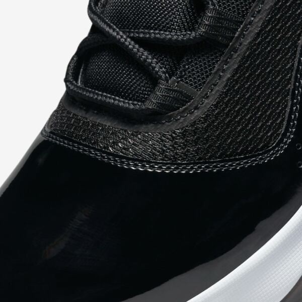 【きれいめファッション51選】上品さと清潔感をキープし Low CMFT 11 Jordan Air NIKE Black/White エア ナイキ シューズ(女性用)