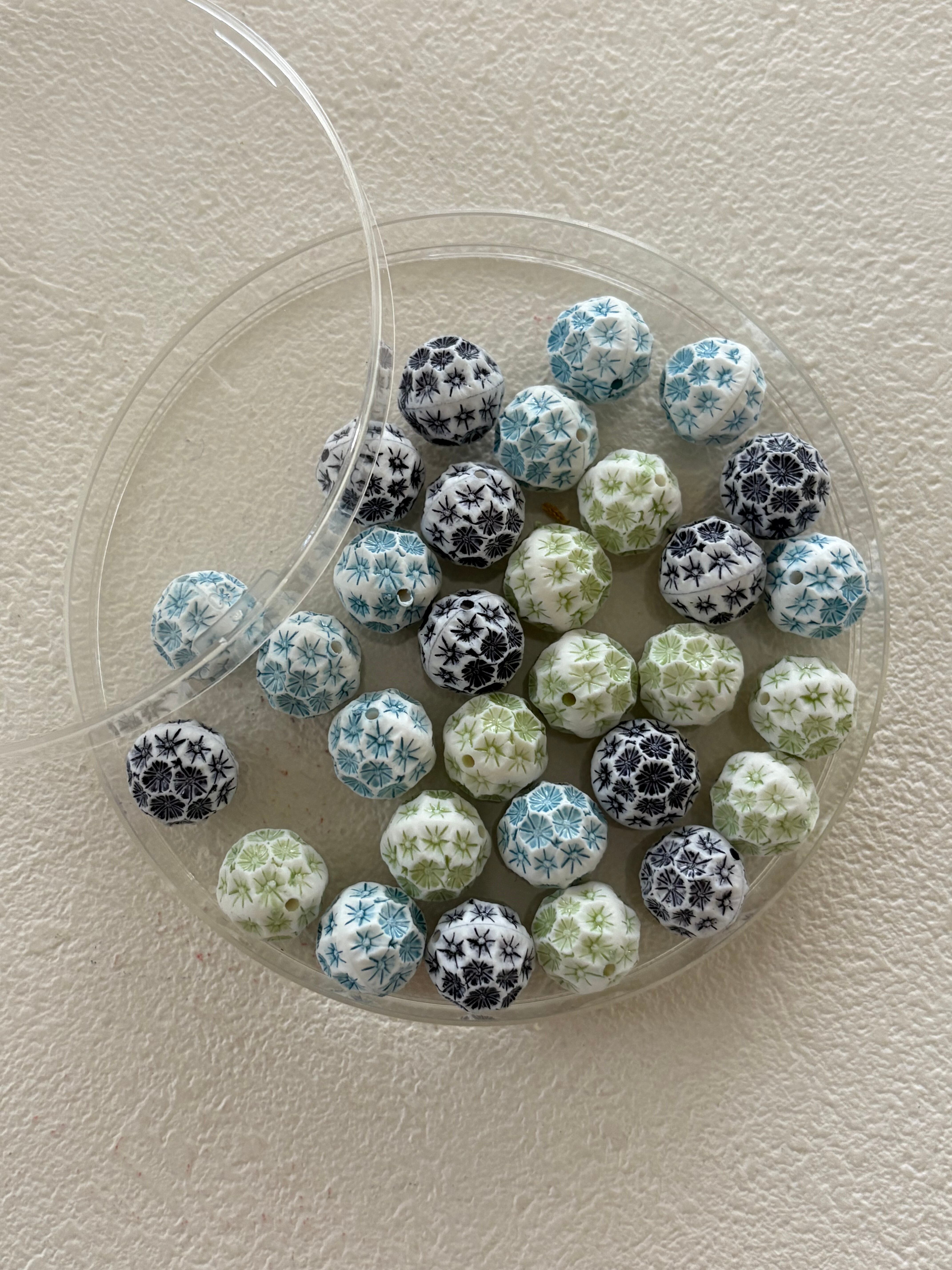 ドイツVintage ルーサイビーズ ブラック/イエローグリーン/ライトブルー アクセサリーパーツ