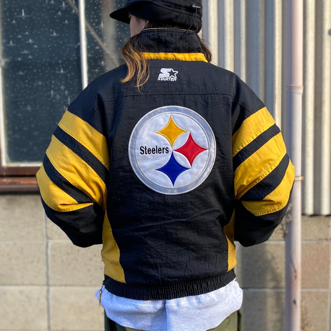 90年代 ビンテージ STARTER スターター 中綿 ナイロンプルオーバージャケット ピッツバーグ・スティーラーズ メンズL 古着  Pittsburgh Steelers 90s ヴィンテージ ロゴ 刺繍 ワッペン 裾ジップ ブラック×イエロー 黒 黄色  NFL【ナイロンジャケット】 | cave