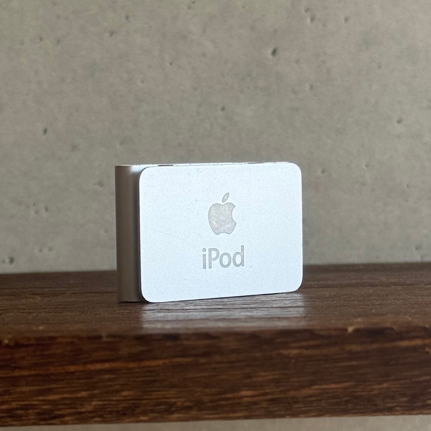 Apple iPod shuffle 第2世代 1GB シルバー | 新品バッテリー交換済み