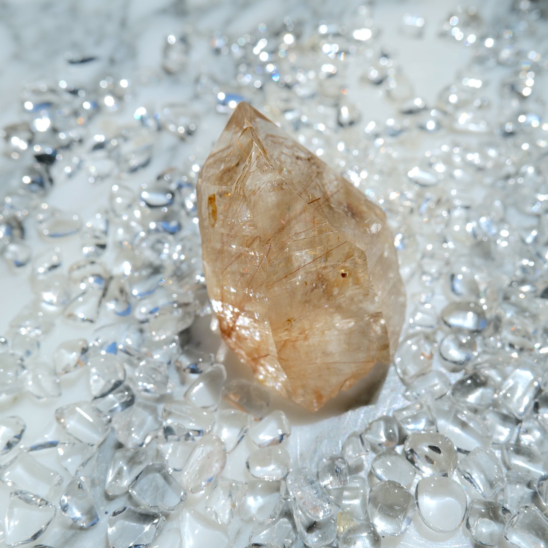 【チャンスを引き寄せ、現実を動かす力をサポートする】ヒマラヤ産オレンジルチルクォーツポイント 天然石水晶 G1_1