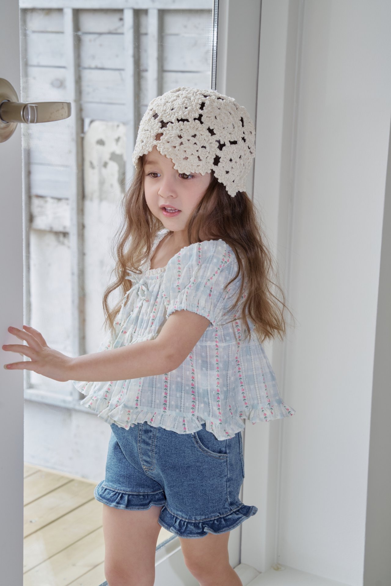 [MOMOANN] Frill Denim Shorts (15) / [모모앤] 프릴청반바지 (15)