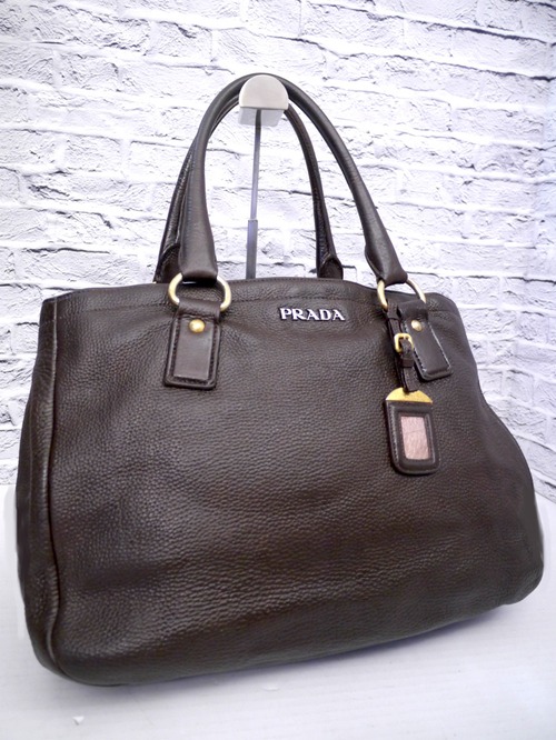 ◆PRADA プラダ A4対応 ビジネス可 大容量 サイド開閉 レザー トート ハンド バッグ 茶x金◆ PRADAロゴが主張する高級感漂う希少なトート♪