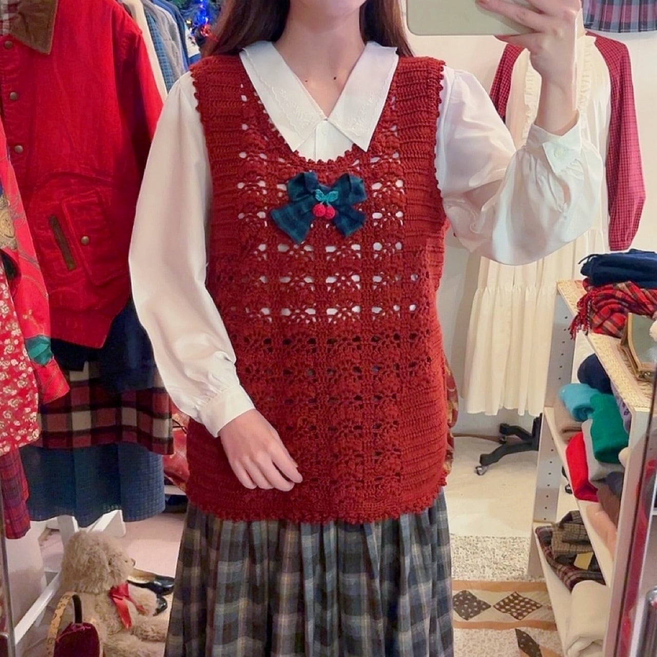cherry brooch bordeaux crochet vest