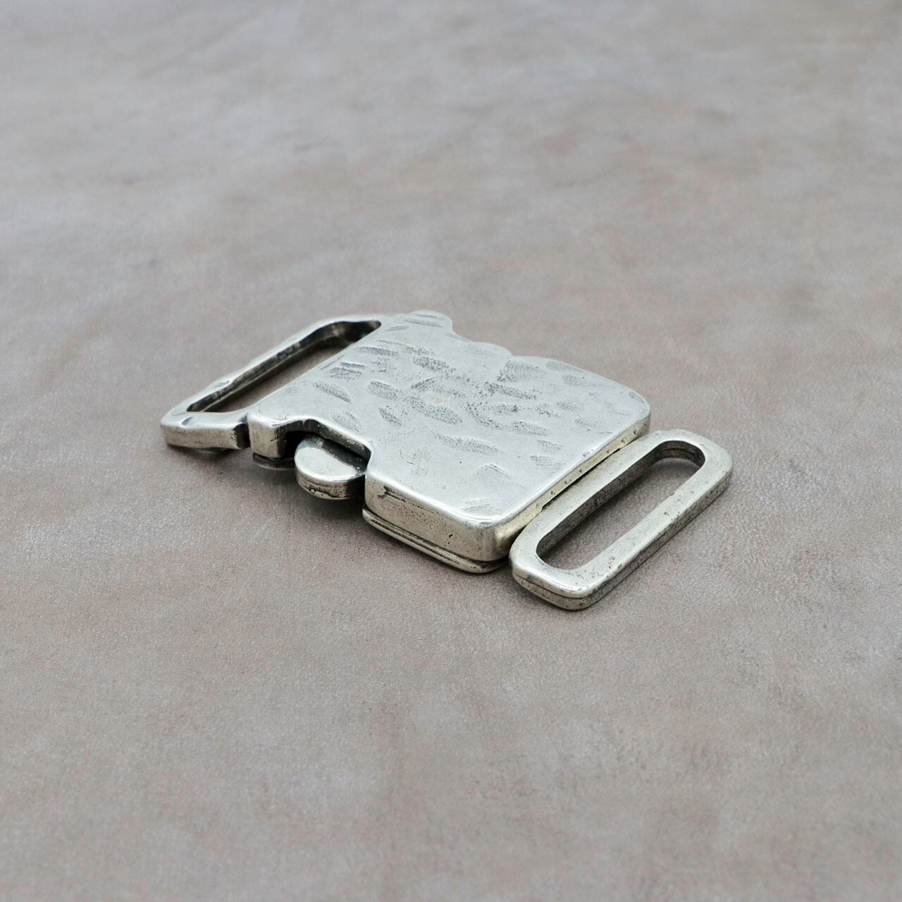 【19695】イタリア製　尾錠 ４０mm 幅　カジュアルベルト用　石 シートベルト