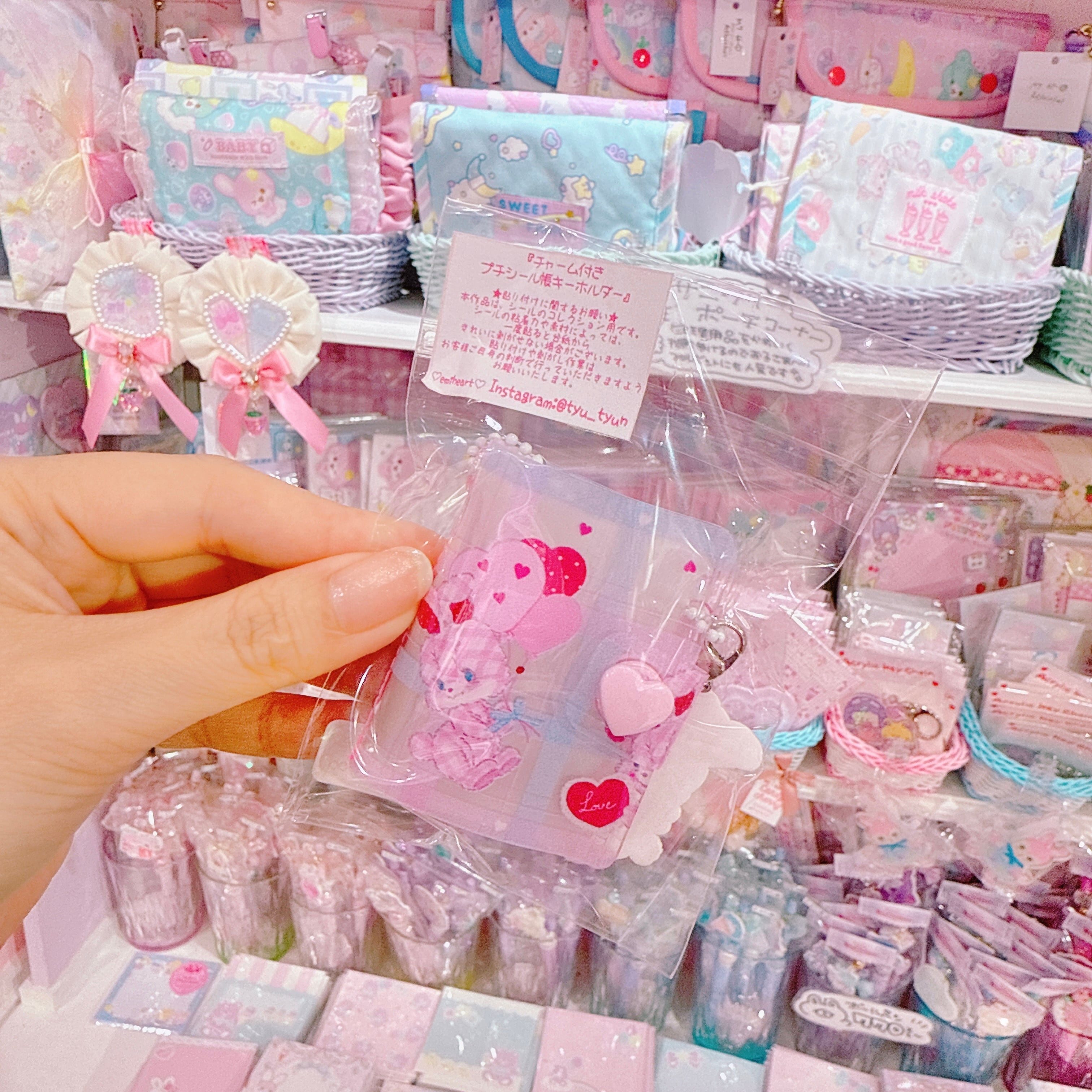 【R7】42-7チャーム付きプチシール帳キーホルダー(台紙6枚)