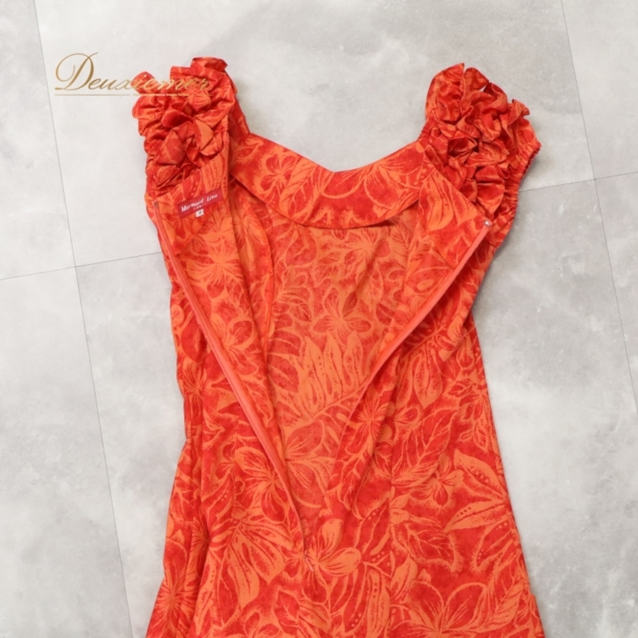 フラダンス 衣装 ワンピース ドレス レッド系 マーメイドライン エムエムジェイ MermaidLine MMJ 日本製 モンステラ柄 プルメリア柄 フリル袖 ハワイアンプリント アロハ フラ ダンス レッスン 練習 華やか 鮮やか かわいい おしゃれ オレンジ系 赤 橙 ダンス衣装 フラ衣装 かわいいドレス おしゃれなワンピース 女性用ドレス フリルデザイン ハワイアンスタイル 美しい ビビッドカラー