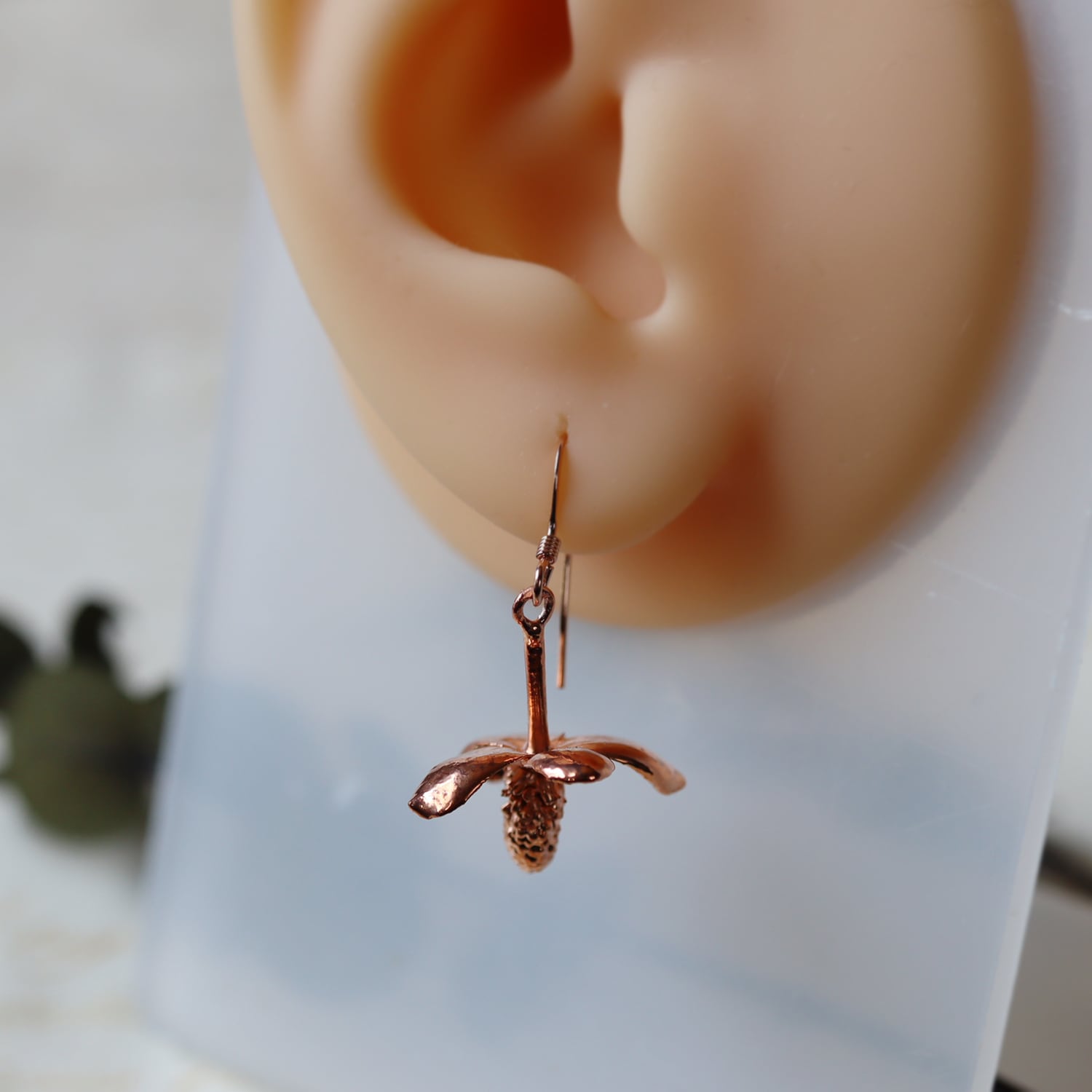 ドクダミの花を銅化したピアス | witch/花石:鉱物植物アクセサリー