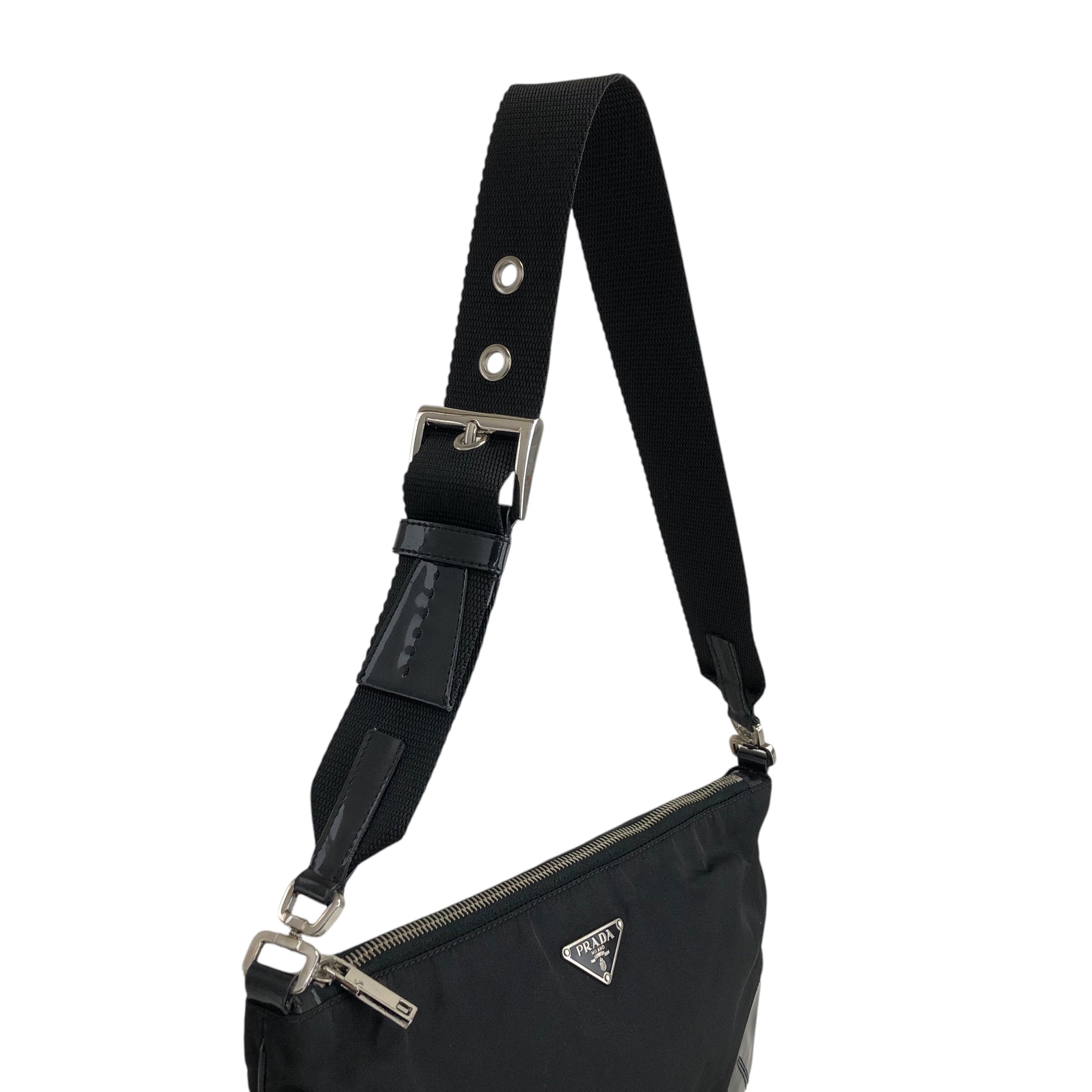 PRADA プラダ ショルダーバッグ レザー 三角ロゴ ヴィンテージ レザー 黒 PRADA プラダ ショルダーバッグ ブラック トライアングルロゴ レザー