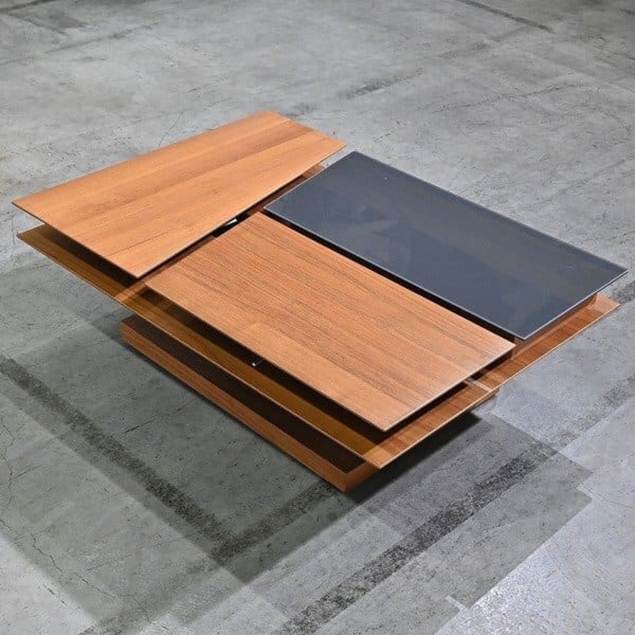 ★BoConcept「BARCERONA/バルセロナ」21万 コーヒーテーブル カフェ ロー ダイニング リビング 収納 昇格式 ウォールナット材 ボーコンセプ【 中古家具/中古インテリア/USED家具ユーズド家具/リサイクル】