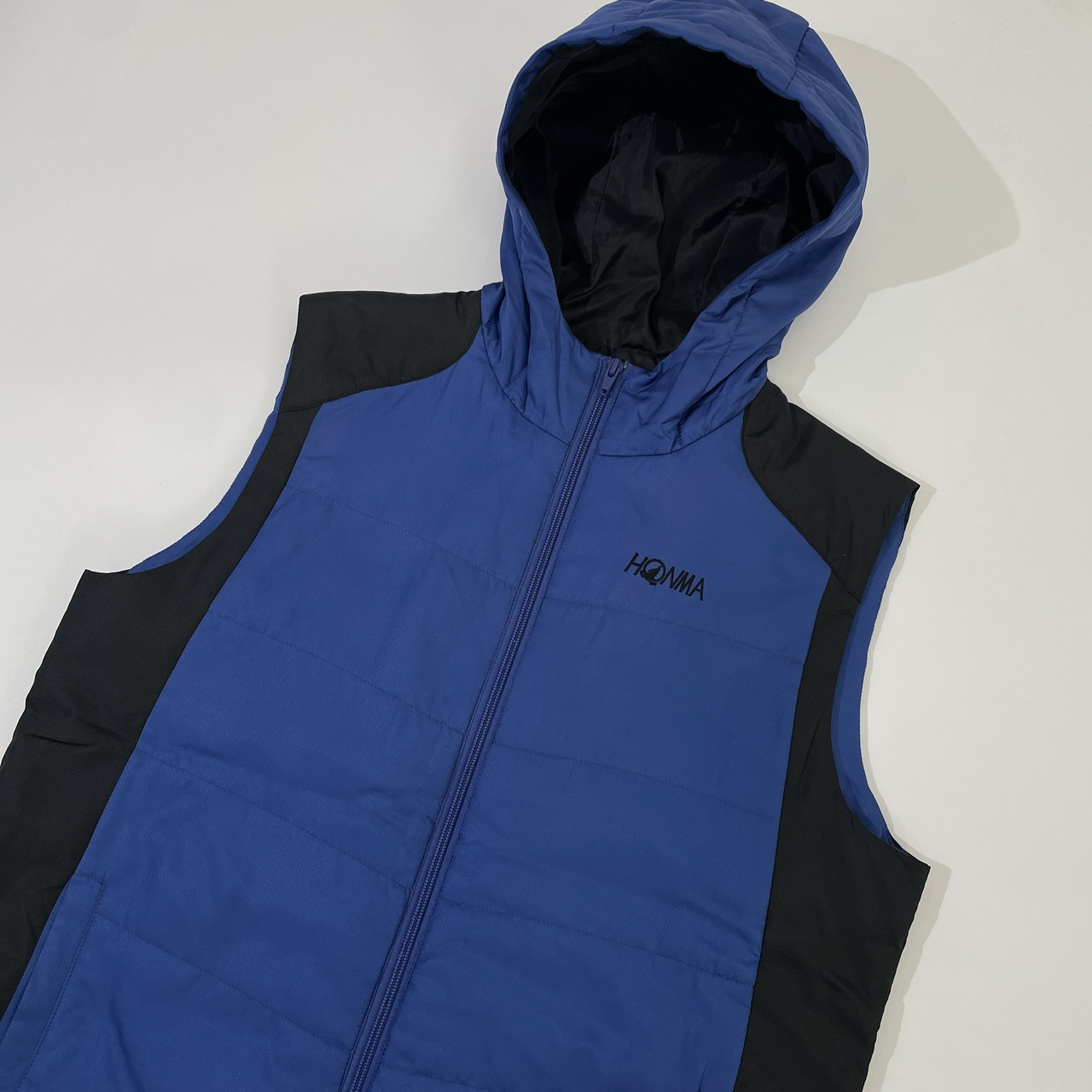 HONMA 本間ゴルフ フード付き 中綿 切替 ジップアップ ベスト M/ブルー ブラック y